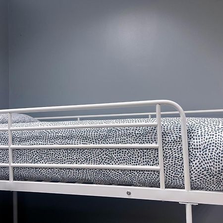 Hostel Acacias มาดริด ภายนอก รูปภาพ