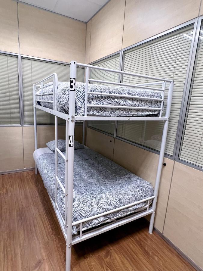 Hostel Acacias มาดริด ภายนอก รูปภาพ
